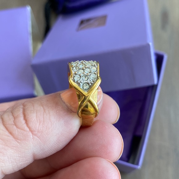 Elizabeth Taylor - Vintage Avon! Brilliance Ring - size 7 - Picture 6 of 7